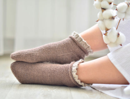 Bloom Ruffle Socks Knit Pattern