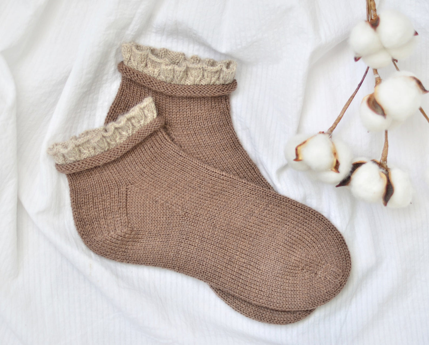 Bloom Ruffle Socks Knit Pattern