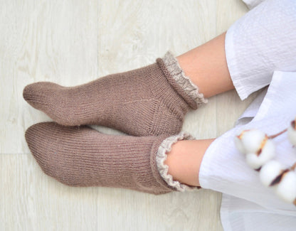 Bloom Ruffle Socks Knit Pattern