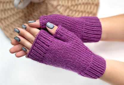 Frosty Warmth Mitts – Knitting Pattern