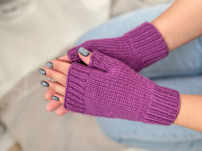 Frosty Warmth Mitts – Knitting Pattern
