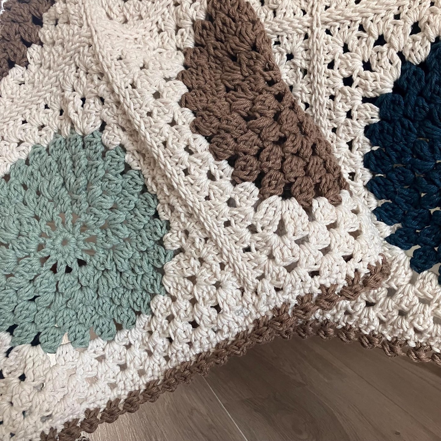 cozy granny square blanket Crochet Pattern