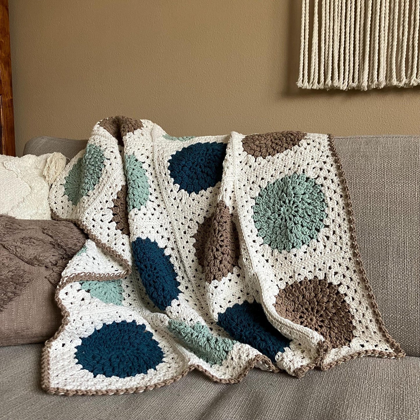 cozy granny square blanket Crochet Pattern