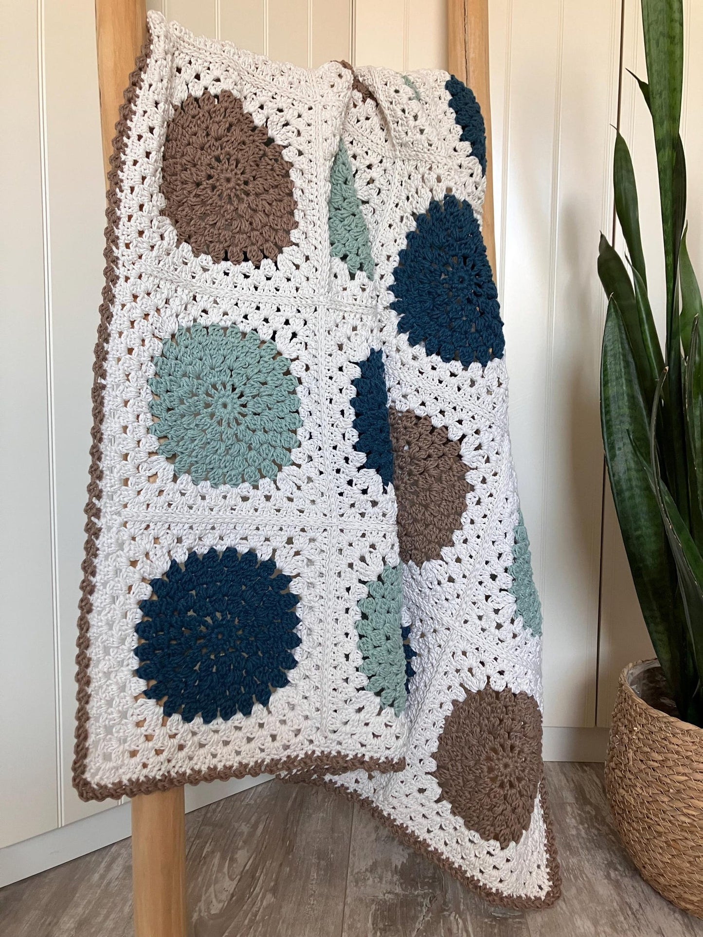 cozy granny square blanket Crochet Pattern